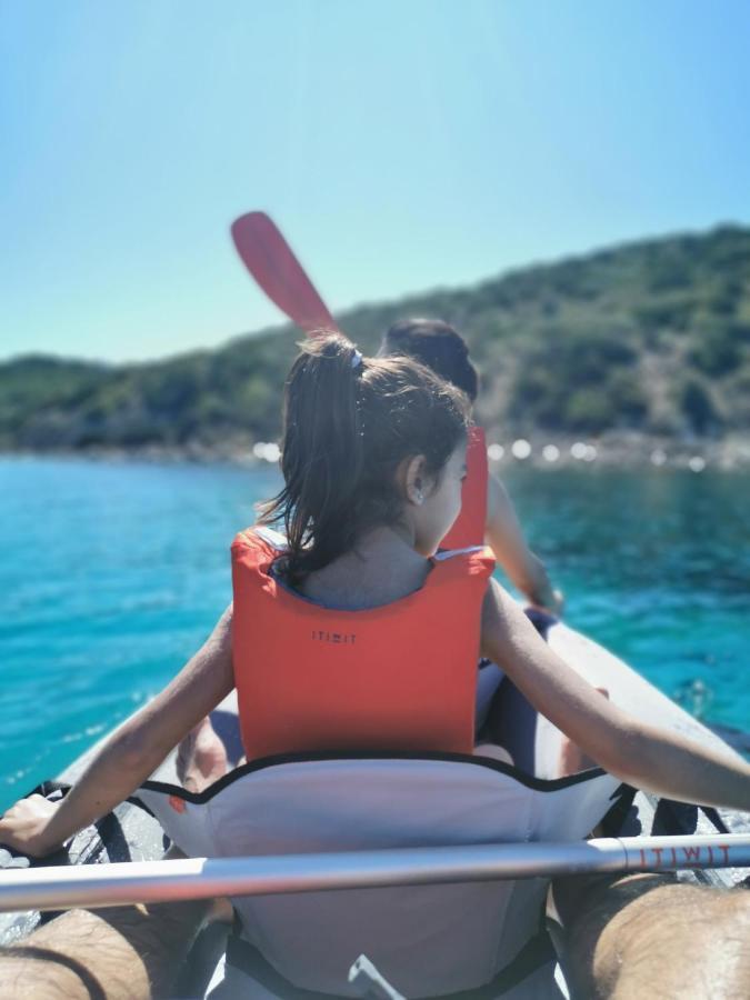 Cara Catherine Geremèas Eksteriør billede